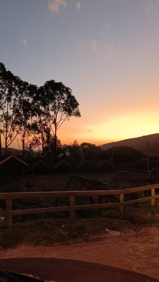 Chalés e Camping do Robinho 1 São Tomé das Letras Exterior foto