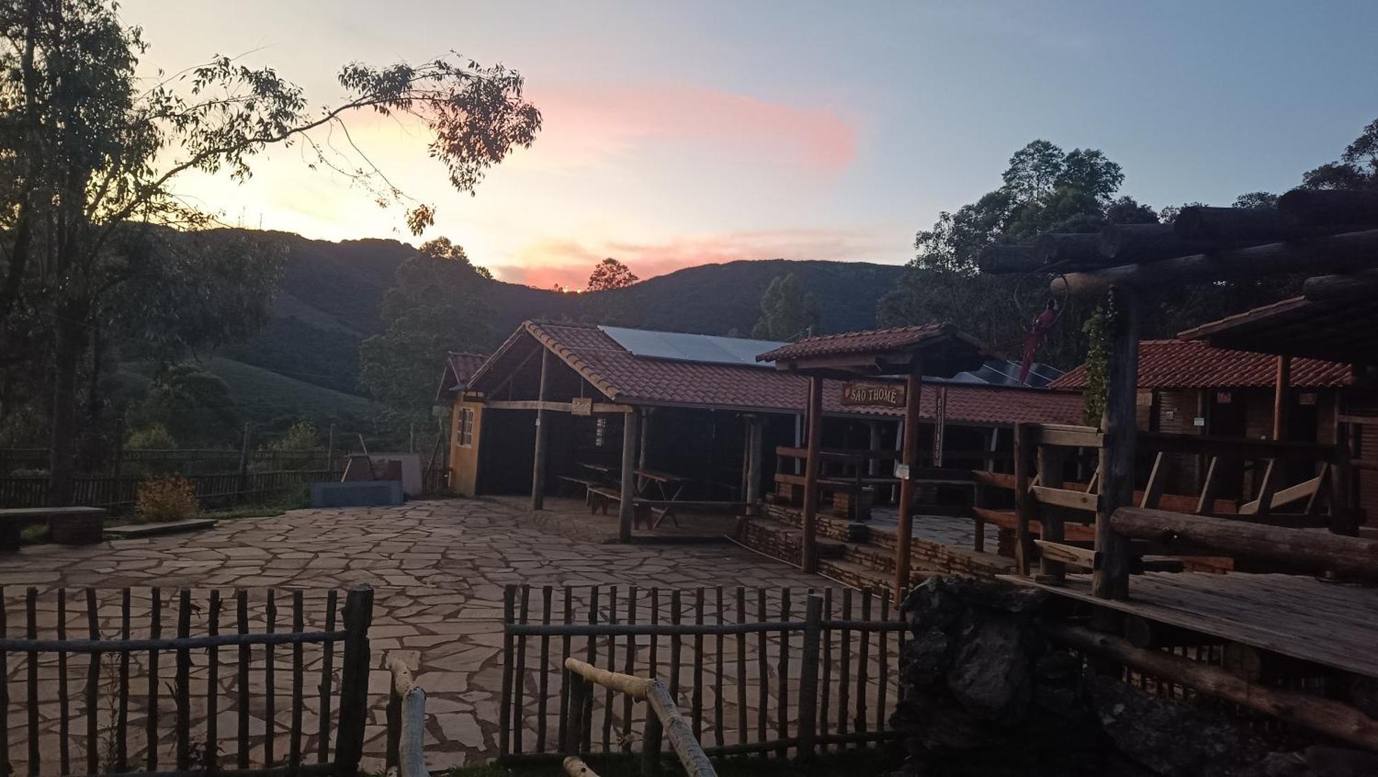 Chalés e Camping do Robinho 1 São Tomé das Letras Exterior foto